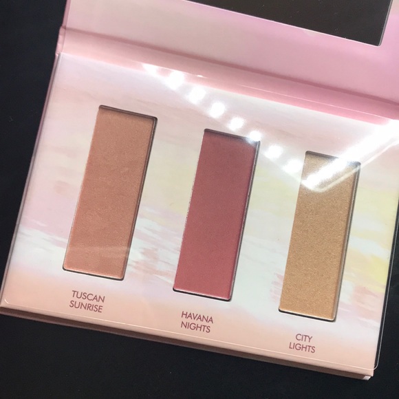 Dusk to dawn blush and hug lighter palette - Picture 3 of 6